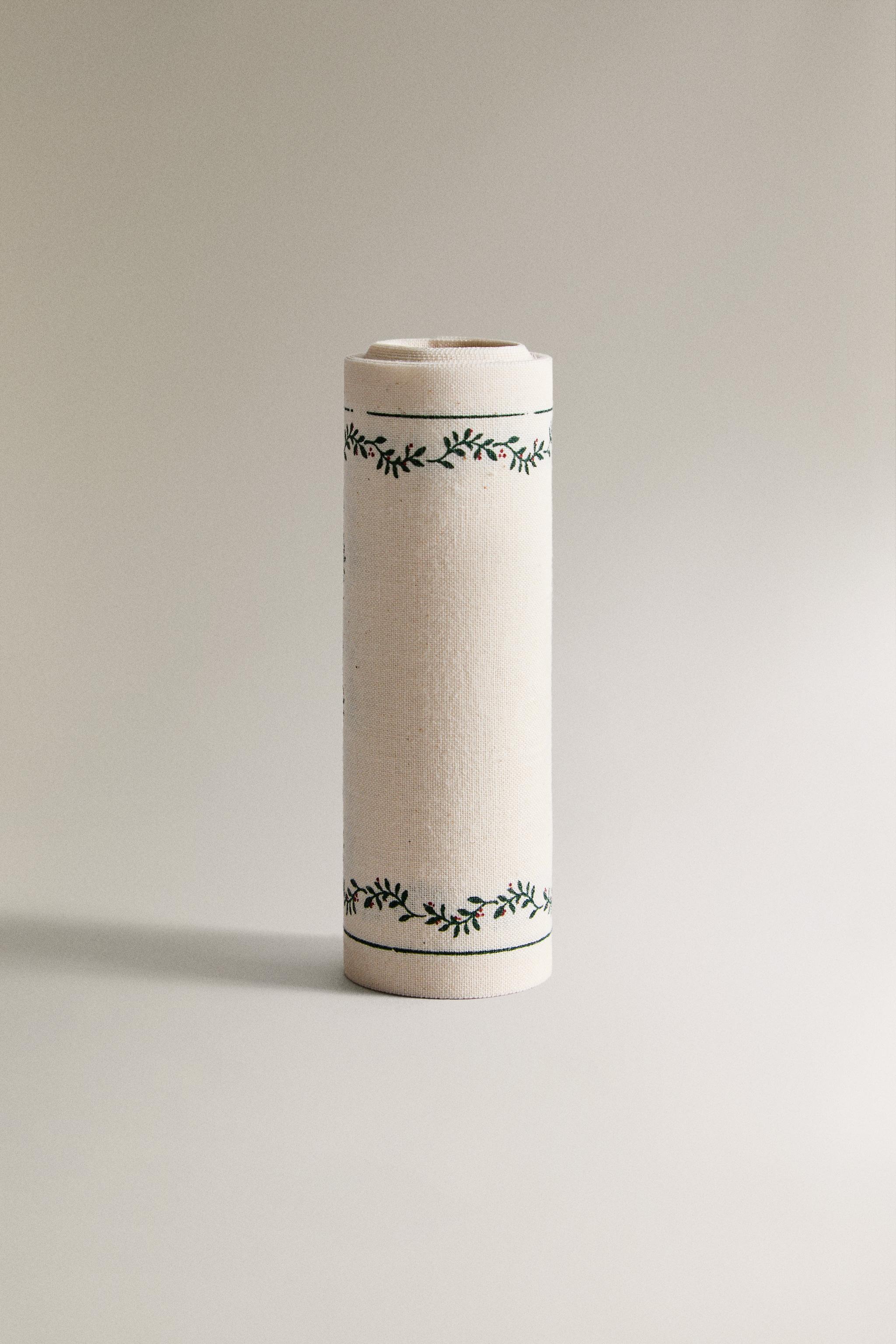 ROLL OF COTTON CHRISTMAS NAPKINS WITH A LEAF DESIGN (SET OF 20)